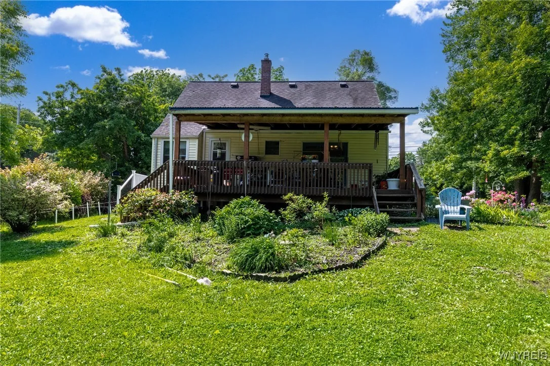 7084 Versailles Road, Evans, New York 14047, Evans, New York 14047, 2 Bedrooms Bedrooms, 7 Rooms Rooms,1 BathroomBathrooms,Residential,Closed,7084 Versailles Road, Evans, New York 14047,0,B1613510