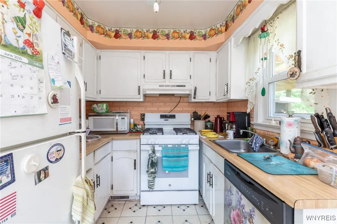 7084 Versailles Road, Evans, New York 14047, Evans, New York 14047, 2 Bedrooms Bedrooms, 7 Rooms Rooms,1 BathroomBathrooms,Residential,Closed,7084 Versailles Road, Evans, New York 14047,0,B1613510