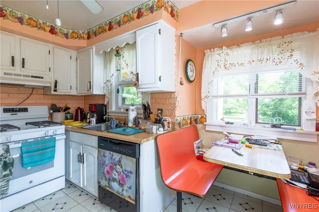 7084 Versailles Road, Evans, New York 14047, Evans, New York 14047, 2 Bedrooms Bedrooms, 7 Rooms Rooms,1 BathroomBathrooms,Residential,Closed,7084 Versailles Road, Evans, New York 14047,0,B1613510