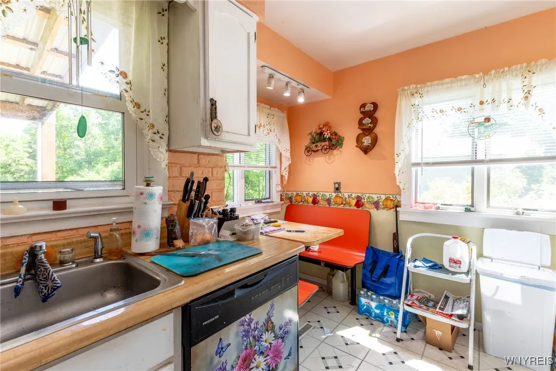 7084 Versailles Road, Evans, New York 14047, Evans, New York 14047, 2 Bedrooms Bedrooms, 7 Rooms Rooms,1 BathroomBathrooms,Residential,Closed,7084 Versailles Road, Evans, New York 14047,0,B1613510