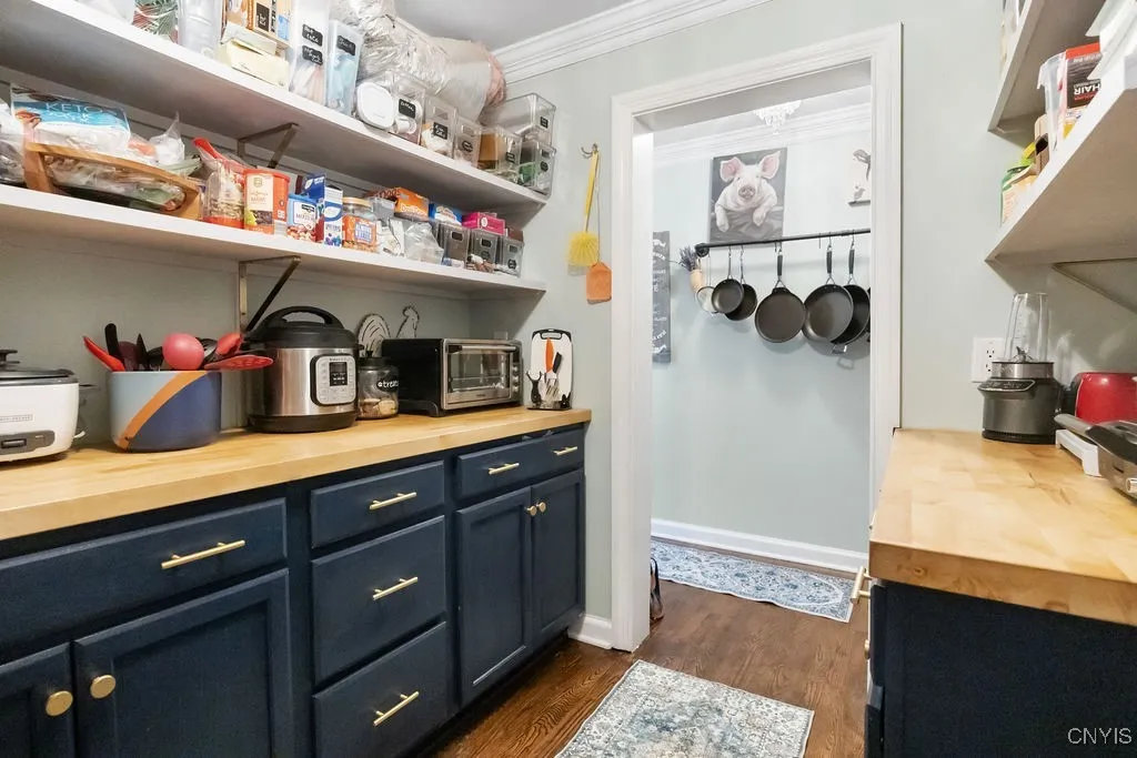 Another view of the pantry.