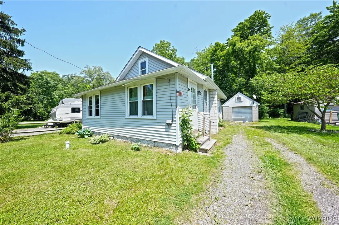 8587 Larch Street, Evans, New York 14006, Evans, New York 14006, 2 Bedrooms Bedrooms, 5 Rooms Rooms,1 BathroomBathrooms,Residential,Closed,8587 Larch Street, Evans, New York 14006,0,B1613827