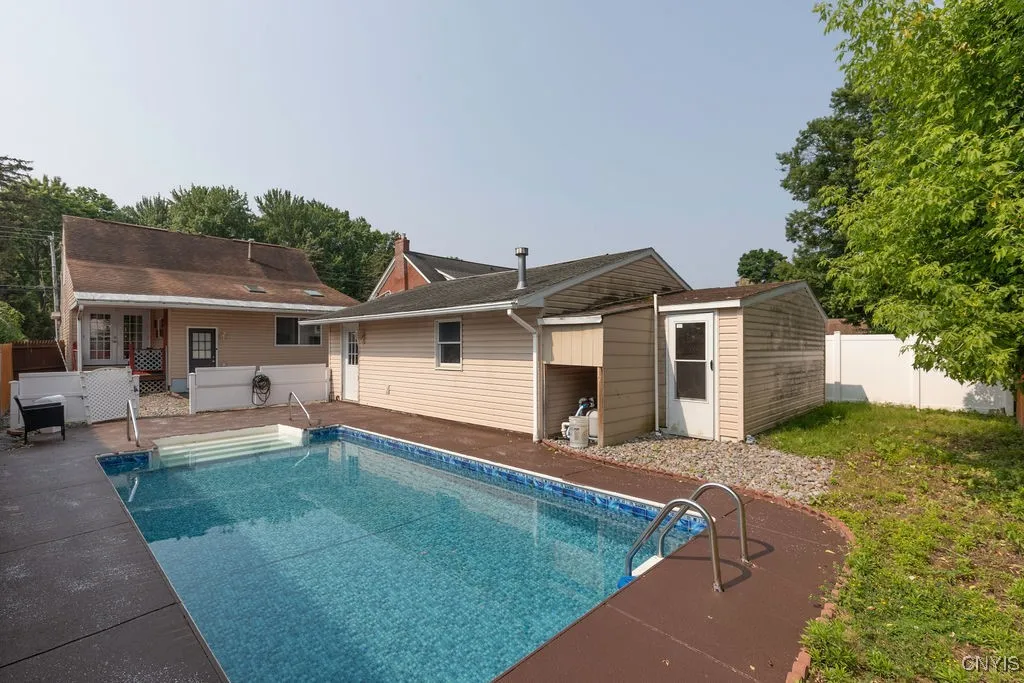 405 East Molloy Road, Salina, New York 13211, Salina, New York 13211, 3 Bedrooms Bedrooms, 9 Rooms Rooms,2 BathroomsBathrooms,Residential,Closed,405 East Molloy Road, Salina, New York 13211,0,S1614096
