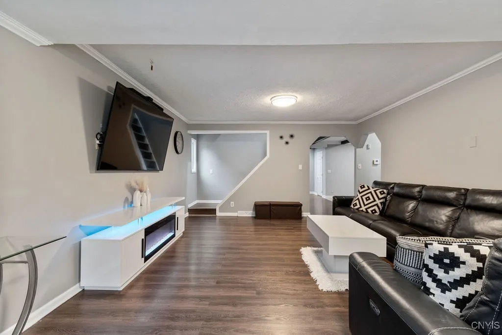 405 East Molloy Road, Salina, New York 13211, Salina, New York 13211, 3 Bedrooms Bedrooms, 9 Rooms Rooms,2 BathroomsBathrooms,Residential,Closed,405 East Molloy Road, Salina, New York 13211,0,S1614096