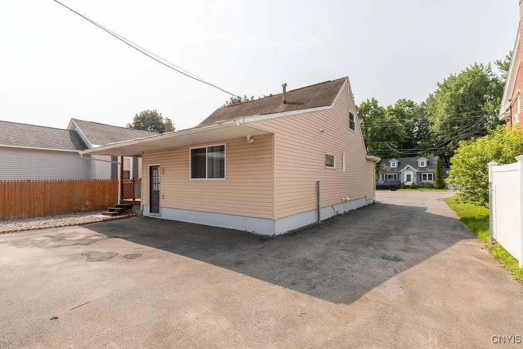 405 East Molloy Road, Salina, New York 13211, Salina, New York 13211, 3 Bedrooms Bedrooms, 9 Rooms Rooms,2 BathroomsBathrooms,Residential,Closed,405 East Molloy Road, Salina, New York 13211,0,S1614096