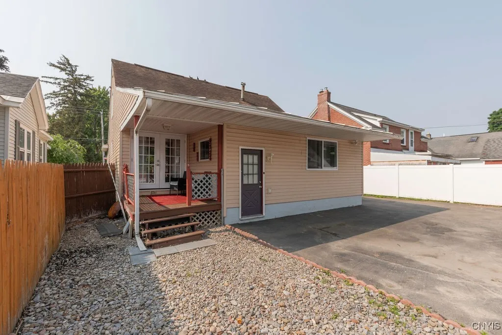 405 East Molloy Road, Salina, New York 13211, Salina, New York 13211, 3 Bedrooms Bedrooms, 9 Rooms Rooms,2 BathroomsBathrooms,Residential,Closed,405 East Molloy Road, Salina, New York 13211,0,S1614096