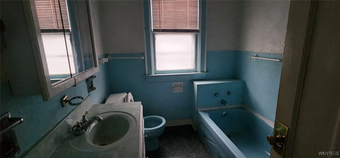 44 Laurel Street, Buffalo, New York 14209, Buffalo, New York 14209, 6 Bedrooms Bedrooms, ,2 BathroomsBathrooms,Residential,Closed,44 Laurel Street, Buffalo, New York 14209,0,B1613881