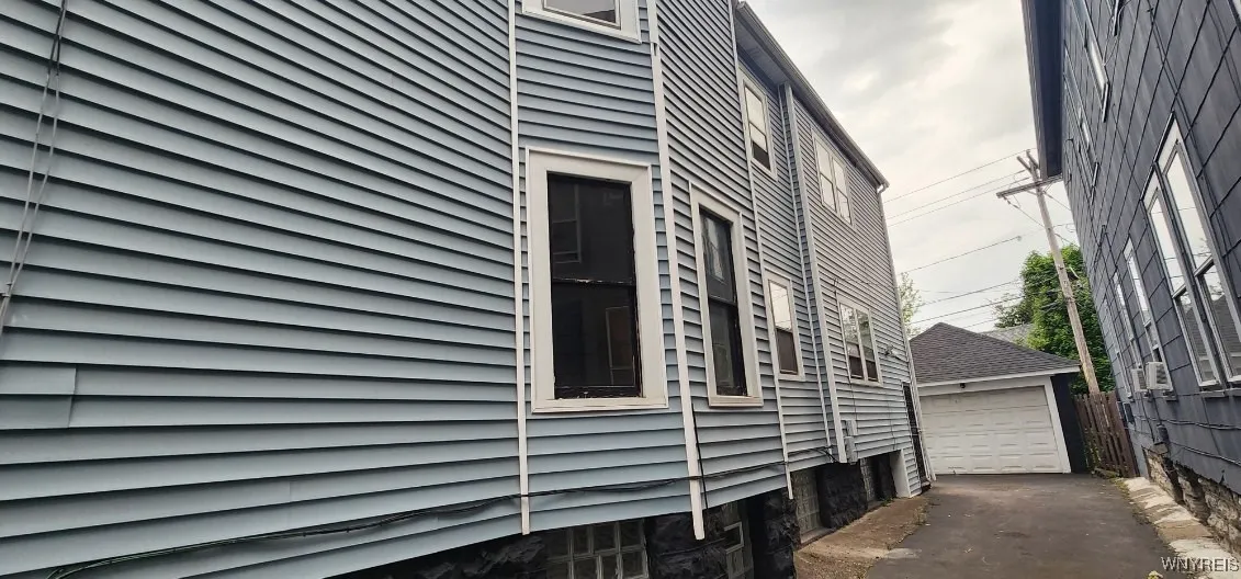 44 Laurel Street, Buffalo, New York 14209, Buffalo, New York 14209, 6 Bedrooms Bedrooms, ,2 BathroomsBathrooms,Residential,Closed,44 Laurel Street, Buffalo, New York 14209,0,B1613881