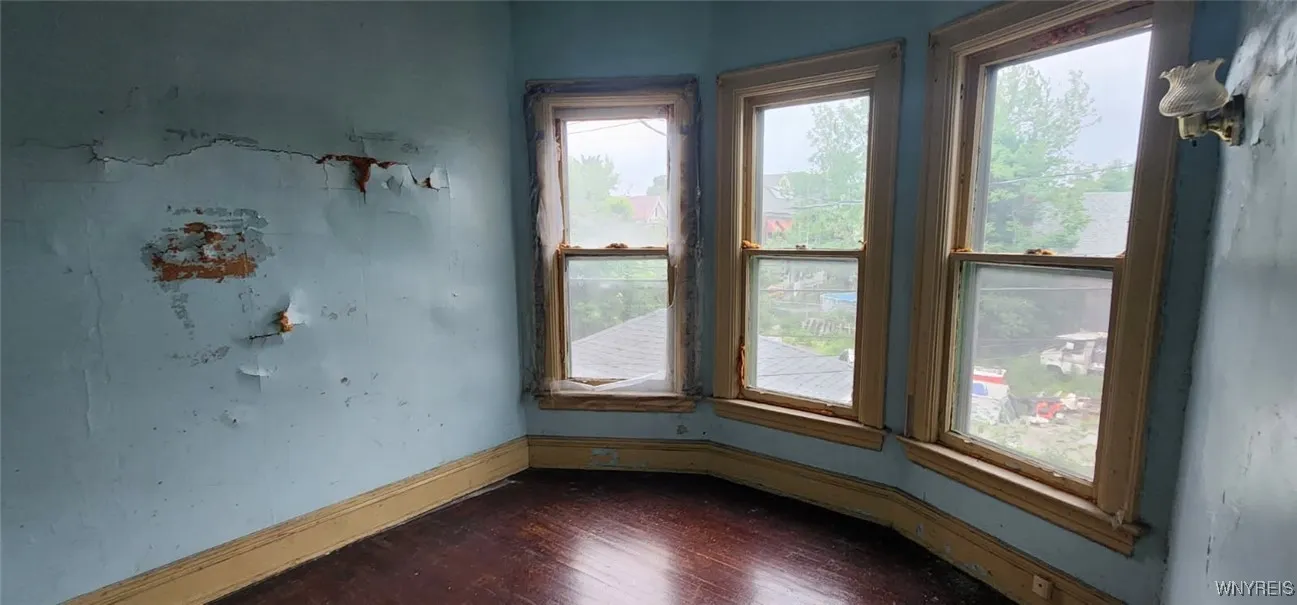 44 Laurel Street, Buffalo, New York 14209, Buffalo, New York 14209, 6 Bedrooms Bedrooms, ,2 BathroomsBathrooms,Residential,Closed,44 Laurel Street, Buffalo, New York 14209,0,B1613881