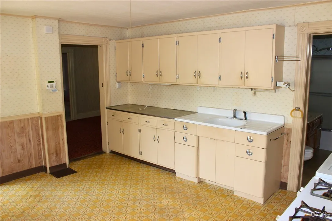 1106 Orchard Street, Utica, New York 13501, Utica, New York 13501, 4 Bedrooms Bedrooms, ,2 BathroomsBathrooms,Residential,Closed,1106 Orchard Street, Utica, New York 13501,0,S1612438