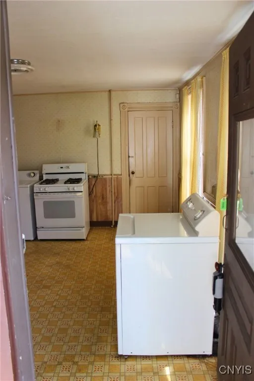 1106 Orchard Street, Utica, New York 13501, Utica, New York 13501, 4 Bedrooms Bedrooms, ,2 BathroomsBathrooms,Residential,Closed,1106 Orchard Street, Utica, New York 13501,0,S1612438