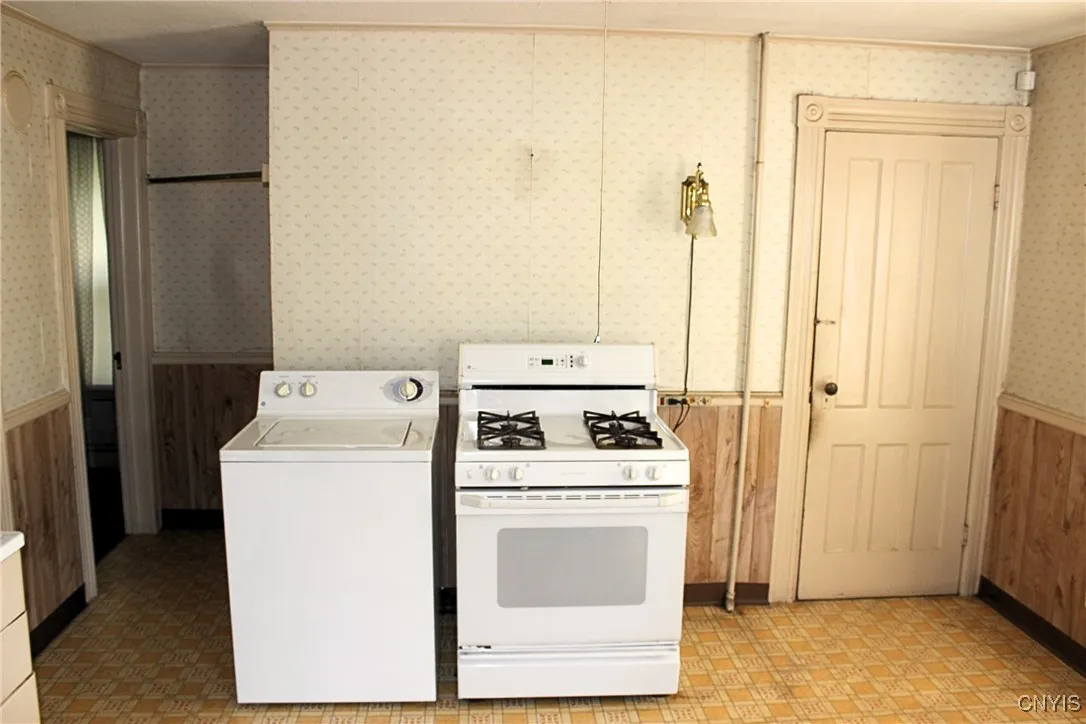 1106 Orchard Street, Utica, New York 13501, Utica, New York 13501, 4 Bedrooms Bedrooms, ,2 BathroomsBathrooms,Residential,Closed,1106 Orchard Street, Utica, New York 13501,0,S1612438