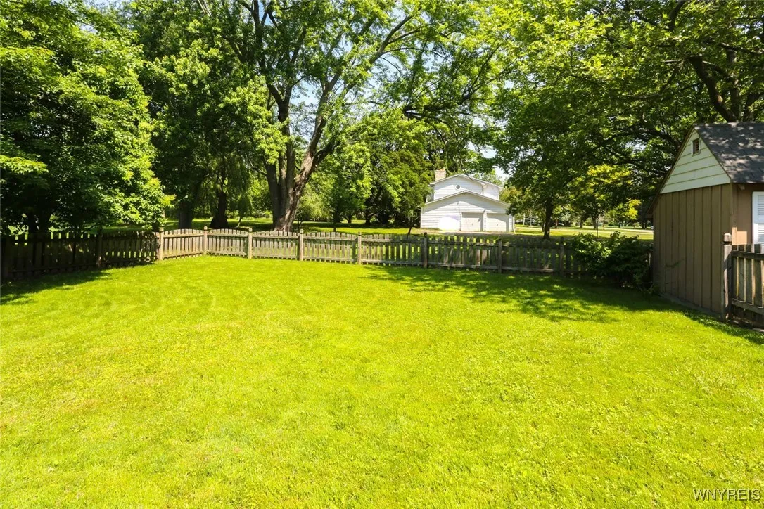 8930 Gaskin Road, Clarence, New York 14031, Clarence, New York 14031, 3 Bedrooms Bedrooms, 11 Rooms Rooms,2 BathroomsBathrooms,Residential,Closed,8930 Gaskin Road, Clarence, New York 14031,B1613223