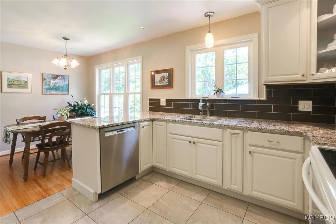 8930 Gaskin Road, Clarence, New York 14031, Clarence, New York 14031, 3 Bedrooms Bedrooms, 11 Rooms Rooms,2 BathroomsBathrooms,Residential,Closed,8930 Gaskin Road, Clarence, New York 14031,B1613223