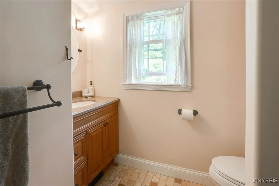 8930 Gaskin Road, Clarence, New York 14031, Clarence, New York 14031, 3 Bedrooms Bedrooms, 11 Rooms Rooms,2 BathroomsBathrooms,Residential,Closed,8930 Gaskin Road, Clarence, New York 14031,B1613223