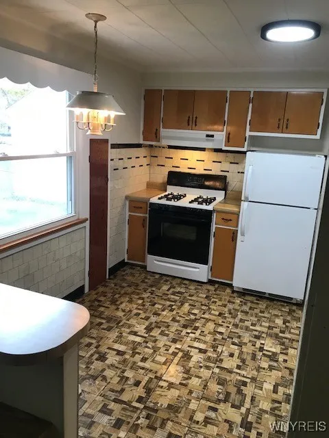 19 #17 Starcrest Drive 17, Cheektowaga, New York 1, Cheektowaga, New York 14425, 2 Bedrooms Bedrooms, 5 Rooms Rooms,1 BathroomBathrooms,Residential Lease,Closed,19 #17 Starcrest Drive 17, Cheektowaga, New York 1,B1613443