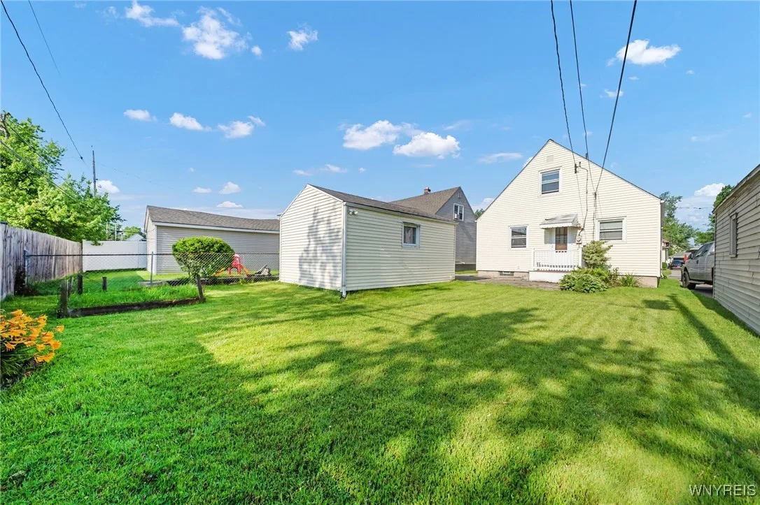 265 Fairfield Avenue, Tonawanda-town, New York 142, Tonawanda, New York 14223, 3 Bedrooms Bedrooms, 6 Rooms Rooms,1 BathroomBathrooms,Residential,Closed,265 Fairfield Avenue, Tonawanda-town, New York 142,B1614181