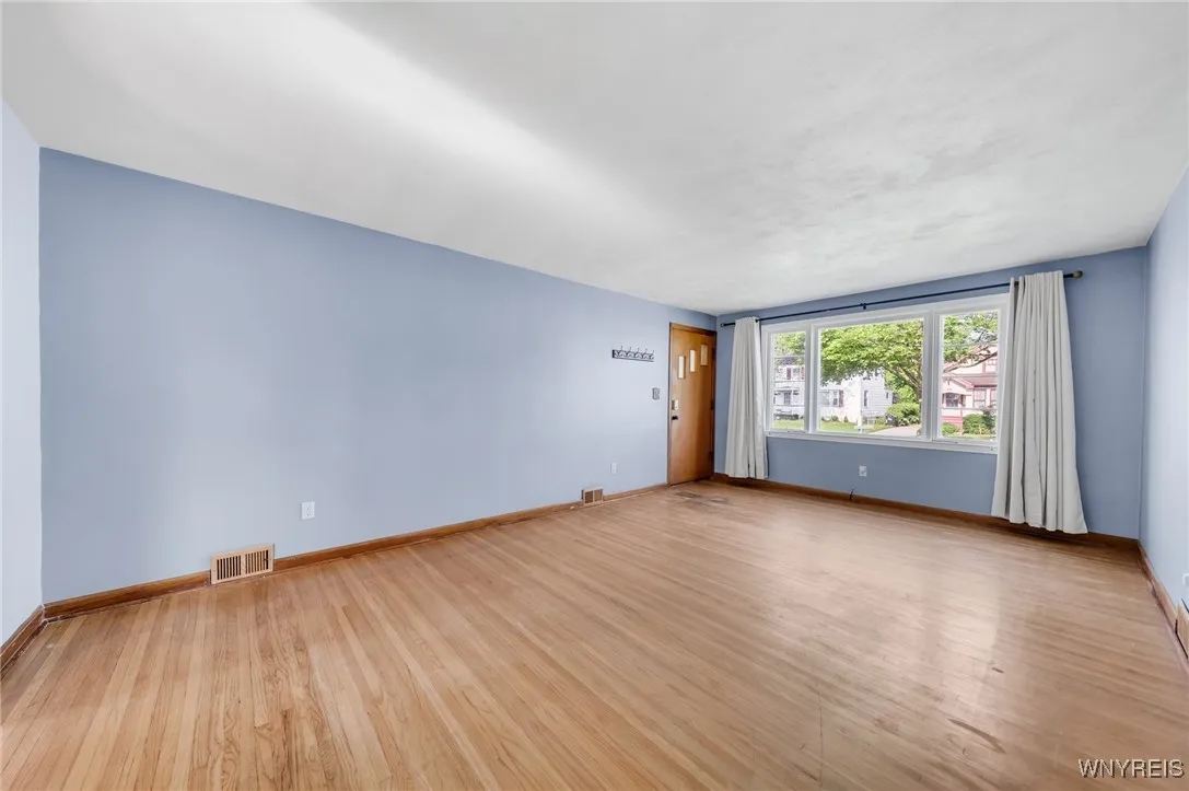 265 Fairfield Avenue, Tonawanda-town, New York 142, Tonawanda, New York 14223, 3 Bedrooms Bedrooms, 6 Rooms Rooms,1 BathroomBathrooms,Residential,Closed,265 Fairfield Avenue, Tonawanda-town, New York 142,B1614181