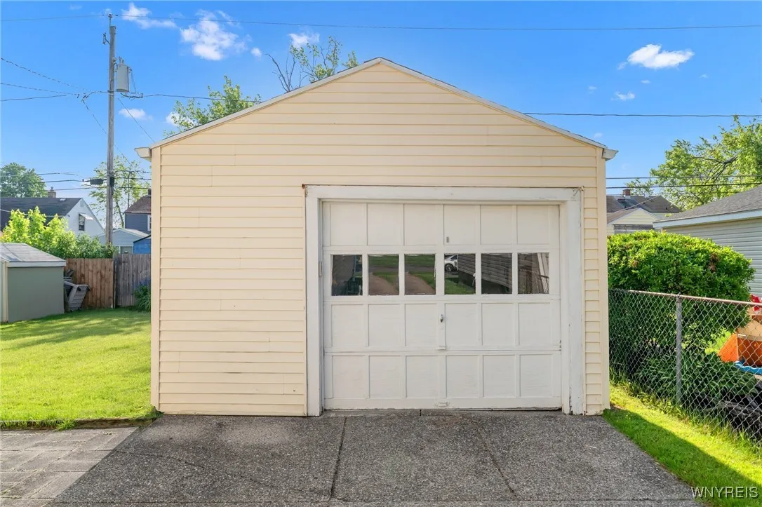 265 Fairfield Avenue, Tonawanda-town, New York 142, Tonawanda, New York 14223, 3 Bedrooms Bedrooms, 6 Rooms Rooms,1 BathroomBathrooms,Residential,Closed,265 Fairfield Avenue, Tonawanda-town, New York 142,B1614181