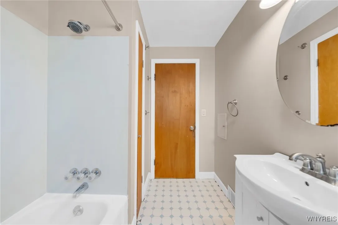 265 Fairfield Avenue, Tonawanda-town, New York 142, Tonawanda, New York 14223, 3 Bedrooms Bedrooms, 6 Rooms Rooms,1 BathroomBathrooms,Residential,Closed,265 Fairfield Avenue, Tonawanda-town, New York 142,B1614181