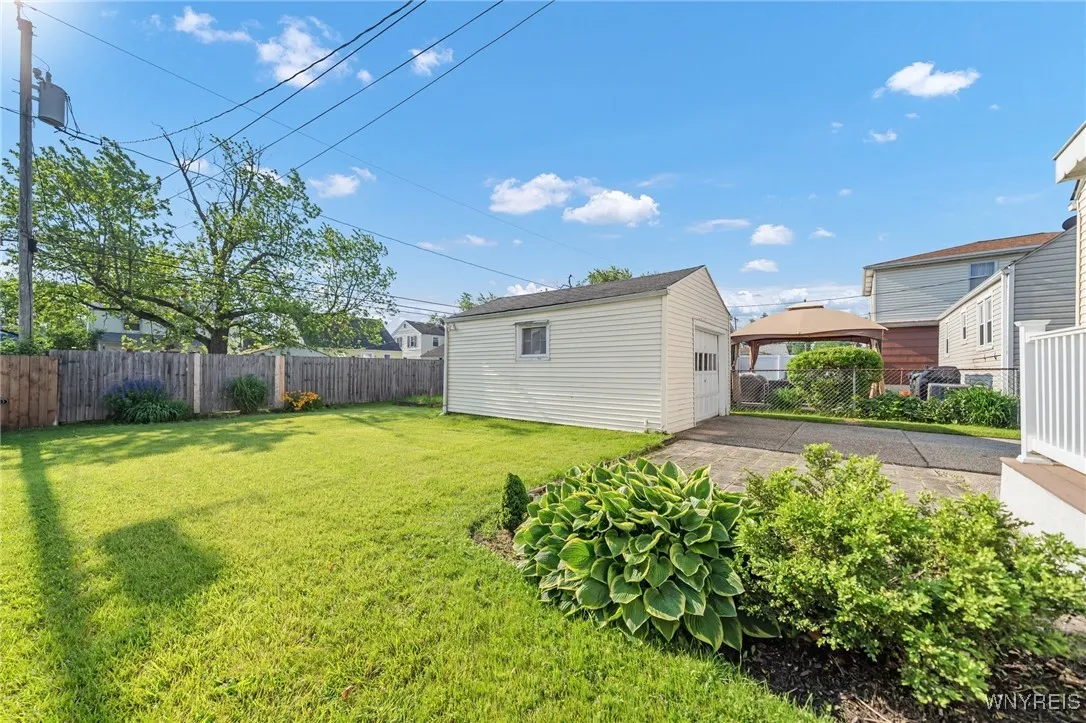 265 Fairfield Avenue, Tonawanda-town, New York 142, Tonawanda, New York 14223, 3 Bedrooms Bedrooms, 6 Rooms Rooms,1 BathroomBathrooms,Residential,Closed,265 Fairfield Avenue, Tonawanda-town, New York 142,B1614181