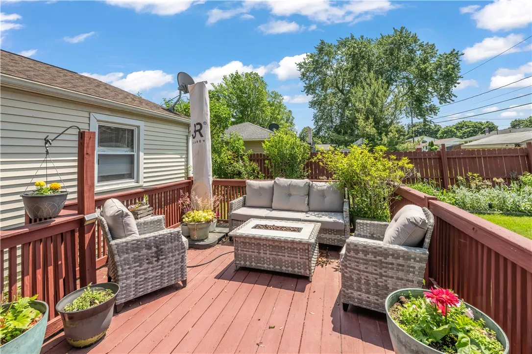 193 Shorecliff Drive, Greece, New York 14612, Greece, New York 14612, 3 Bedrooms Bedrooms, 8 Rooms Rooms,2 BathroomsBathrooms,Residential,Closed,193 Shorecliff Drive, Greece, New York 14612,R1614218