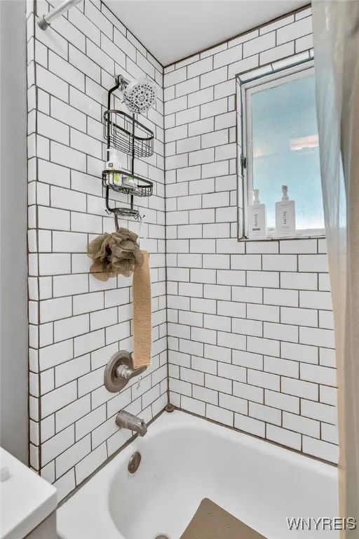 47 Abbottsford Place, Buffalo, New York 14213, Buffalo, New York 14213, 6 Bedrooms Bedrooms, ,2 BathroomsBathrooms,Residential,Closed,47 Abbottsford Place, Buffalo, New York 14213,B1614106