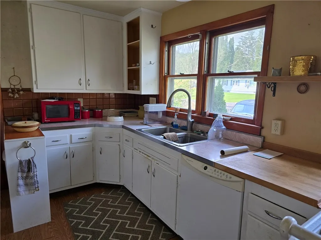 2 Kathleen Street, Oxford, New York 13830, Oxford, New York 13830, 2 Bedrooms Bedrooms, 5 Rooms Rooms,1 BathroomBathrooms,Residential,For Sale,2 Kathleen Street, Oxford, New York 13830,0,R1614069