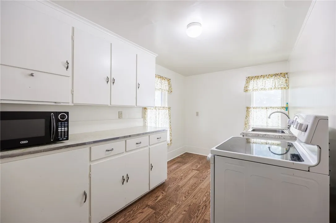 92 South Main Street, Pittsford, New York 14534, Pittsford, New York 14534, 3 Bedrooms Bedrooms, 8 Rooms Rooms,2 BathroomsBathrooms,Residential,Closed,92 South Main Street, Pittsford, New York 14534,0,R1613608