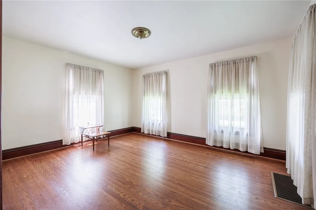 92 South Main Street, Pittsford, New York 14534, Pittsford, New York 14534, 3 Bedrooms Bedrooms, 8 Rooms Rooms,2 BathroomsBathrooms,Residential,Closed,92 South Main Street, Pittsford, New York 14534,0,R1613608