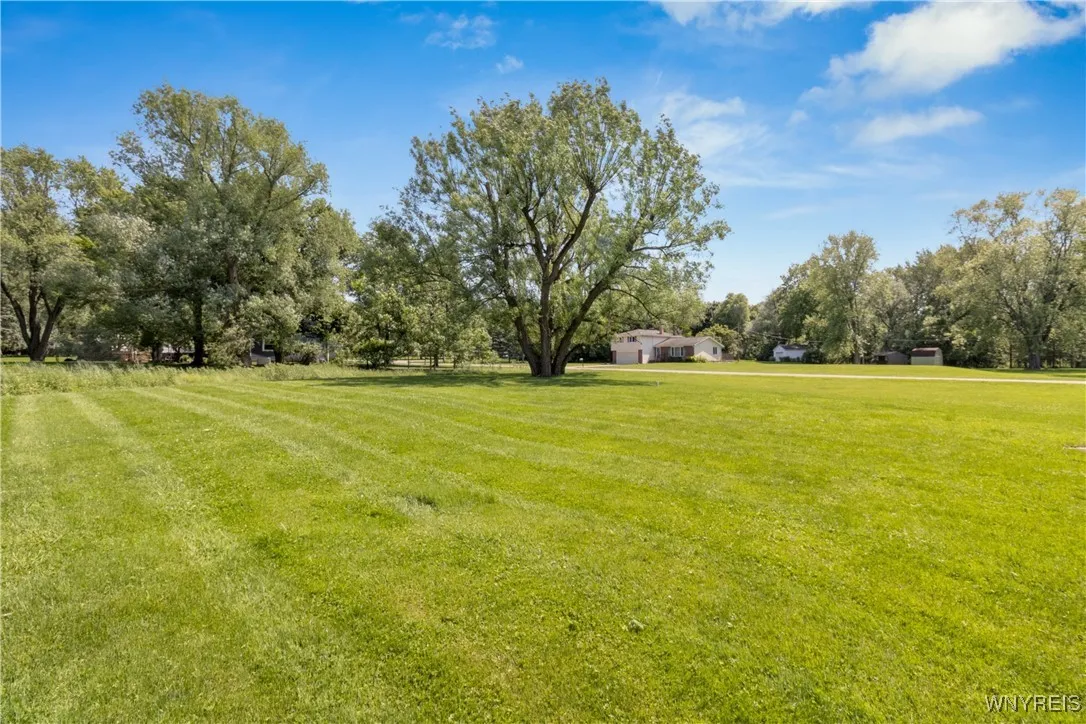 8961 The Fairways, Clarence, New York 14031, Clarence, New York 14031, 4 Bedrooms Bedrooms, 9 Rooms Rooms,1 BathroomBathrooms,Residential,Closed,8961 The Fairways, Clarence, New York 14031,B1614117