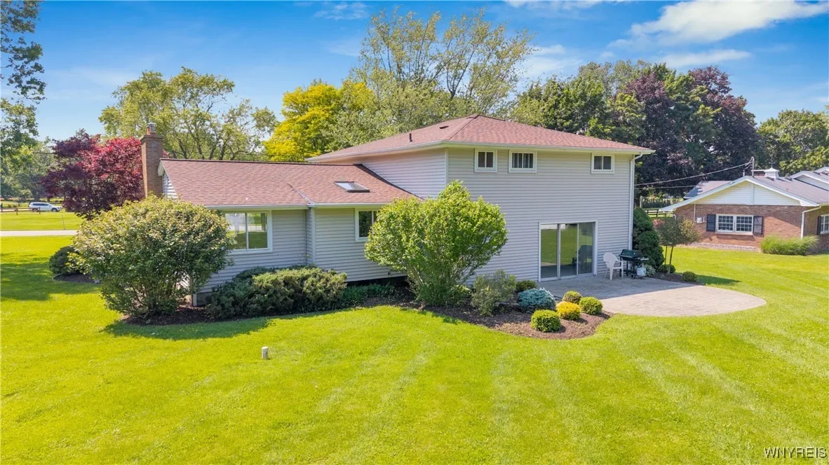 8961 The Fairways, Clarence, New York 14031, Clarence, New York 14031, 4 Bedrooms Bedrooms, 9 Rooms Rooms,1 BathroomBathrooms,Residential,Closed,8961 The Fairways, Clarence, New York 14031,B1614117