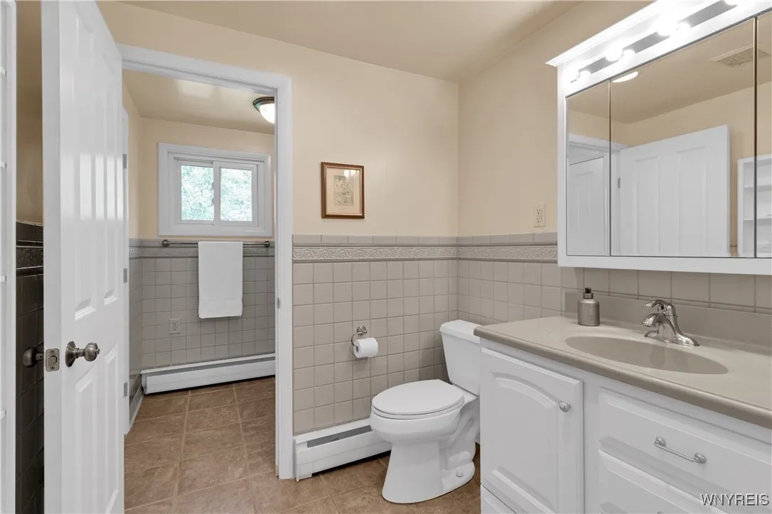8961 The Fairways, Clarence, New York 14031, Clarence, New York 14031, 4 Bedrooms Bedrooms, 9 Rooms Rooms,1 BathroomBathrooms,Residential,Closed,8961 The Fairways, Clarence, New York 14031,B1614117
