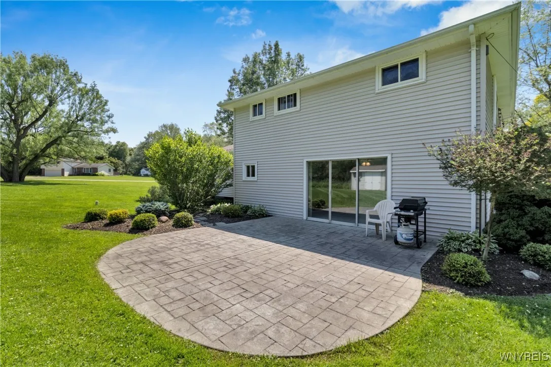 8961 The Fairways, Clarence, New York 14031, Clarence, New York 14031, 4 Bedrooms Bedrooms, 9 Rooms Rooms,1 BathroomBathrooms,Residential,Closed,8961 The Fairways, Clarence, New York 14031,B1614117