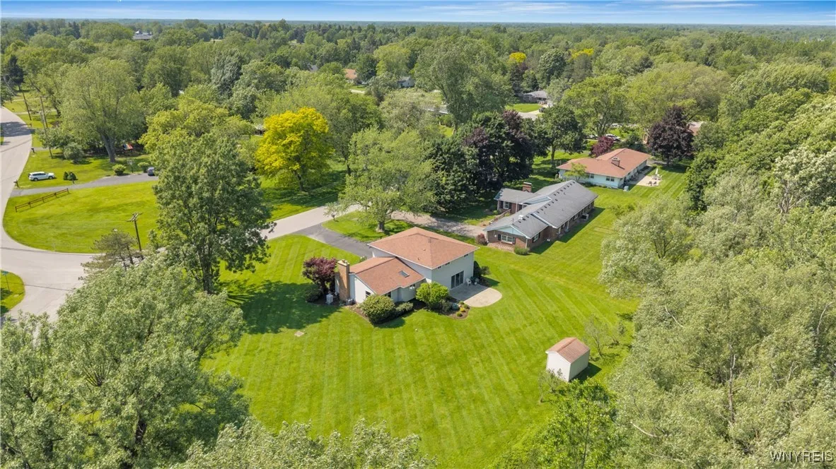 8961 The Fairways, Clarence, New York 14031, Clarence, New York 14031, 4 Bedrooms Bedrooms, 9 Rooms Rooms,1 BathroomBathrooms,Residential,Closed,8961 The Fairways, Clarence, New York 14031,B1614117