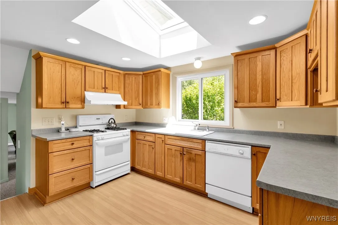 8961 The Fairways, Clarence, New York 14031, Clarence, New York 14031, 4 Bedrooms Bedrooms, 9 Rooms Rooms,1 BathroomBathrooms,Residential,Closed,8961 The Fairways, Clarence, New York 14031,B1614117