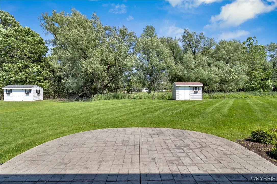 8961 The Fairways, Clarence, New York 14031, Clarence, New York 14031, 4 Bedrooms Bedrooms, 9 Rooms Rooms,1 BathroomBathrooms,Residential,Closed,8961 The Fairways, Clarence, New York 14031,B1614117