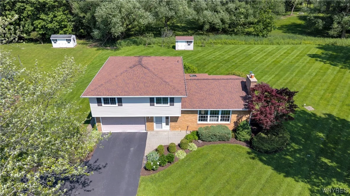 8961 The Fairways, Clarence, New York 14031, Clarence, New York 14031, 4 Bedrooms Bedrooms, 9 Rooms Rooms,1 BathroomBathrooms,Residential,Closed,8961 The Fairways, Clarence, New York 14031,B1614117