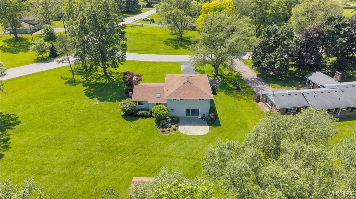 8961 The Fairways, Clarence, New York 14031, Clarence, New York 14031, 4 Bedrooms Bedrooms, 9 Rooms Rooms,1 BathroomBathrooms,Residential,Closed,8961 The Fairways, Clarence, New York 14031,B1614117