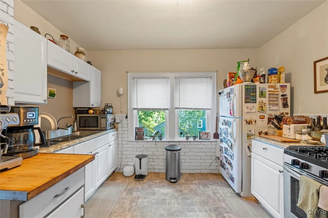 315 Wolcott Avenue, Syracuse, New York 13207, Syracuse, New York 13207, 6 Bedrooms Bedrooms, ,2 BathroomsBathrooms,Residential,For Sale,315 Wolcott Avenue, Syracuse, New York 13207,S1614381