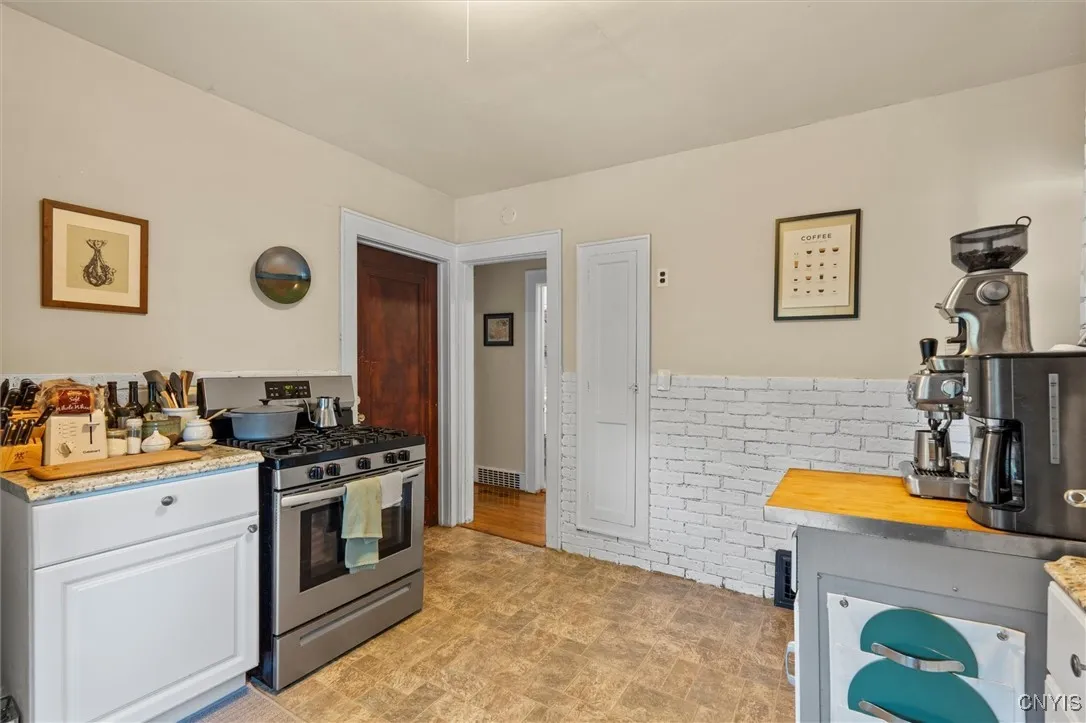 315 Wolcott Avenue, Syracuse, New York 13207, Syracuse, New York 13207, 6 Bedrooms Bedrooms, ,2 BathroomsBathrooms,Residential,For Sale,315 Wolcott Avenue, Syracuse, New York 13207,S1614381