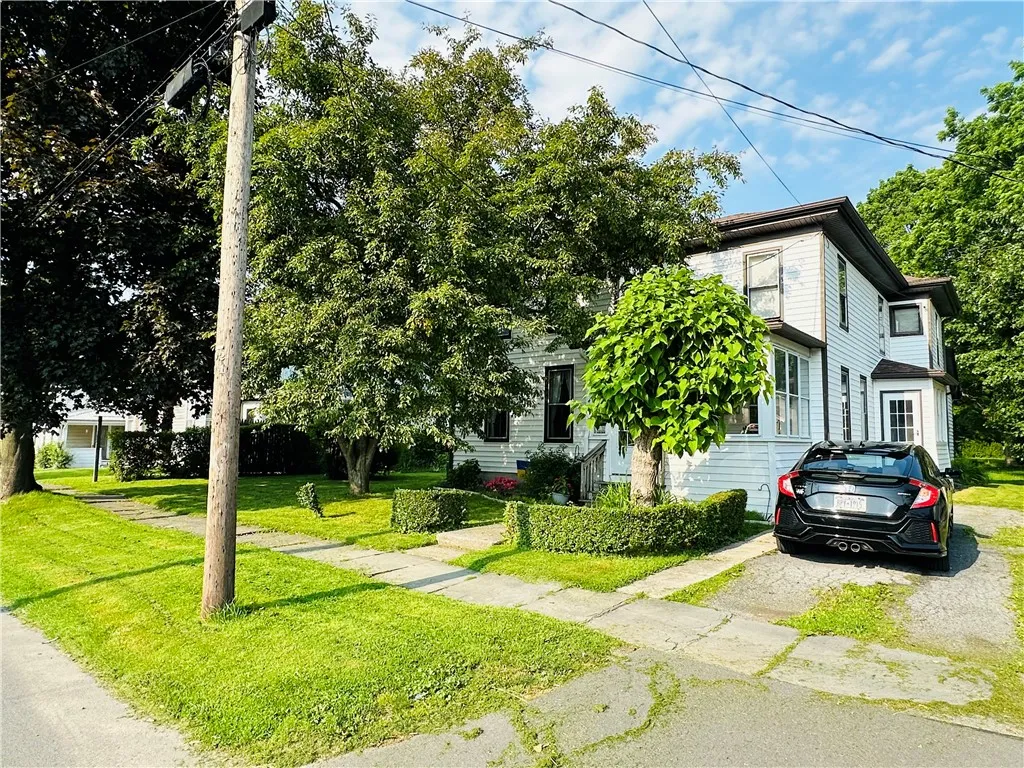 94 North Division Street, Auburn, New York 13021, Auburn, New York 13021, 5 Bedrooms Bedrooms, ,2 BathroomsBathrooms,Residential,Closed,94 North Division Street, Auburn, New York 13021,R1611278