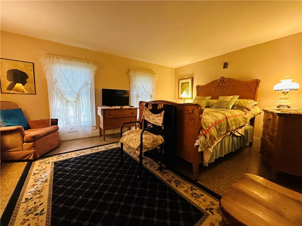 Unit 1 - Bedroom 1 - Primary