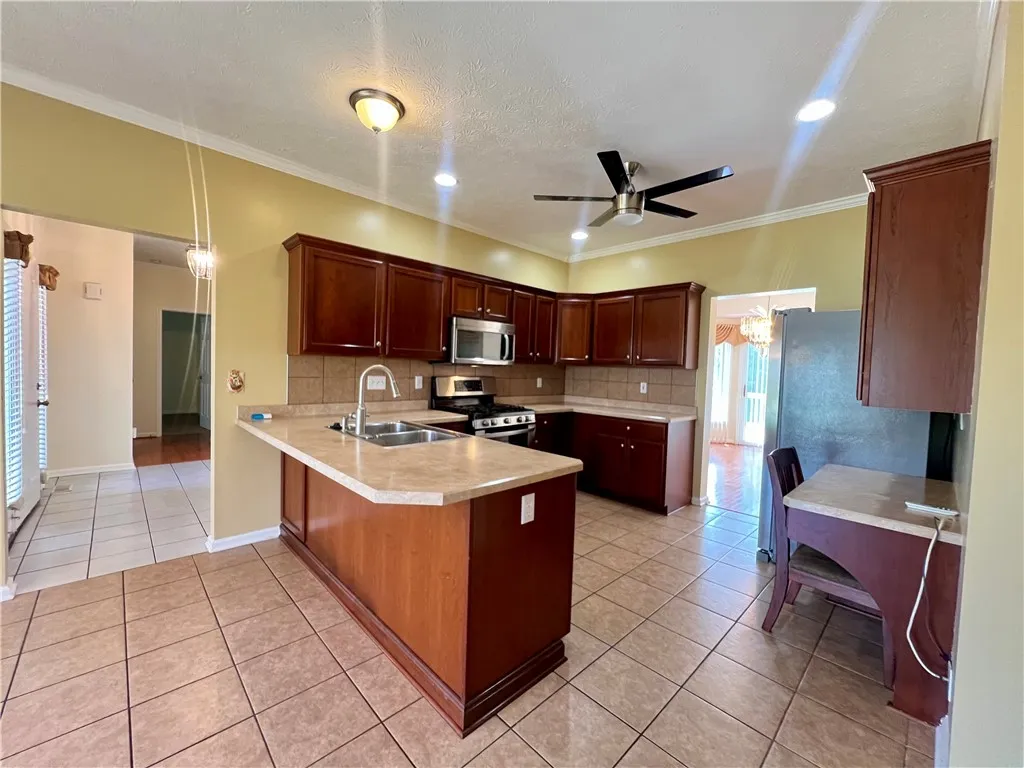 41 West Garden Drive, Gates, New York 14606, Gates, New York 14606, 3 Bedrooms Bedrooms, 7 Rooms Rooms,2 BathroomsBathrooms,Residential,Closed,41 West Garden Drive, Gates, New York 14606,R1614421