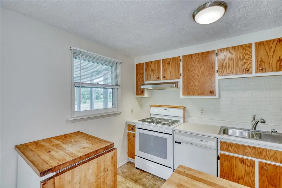 235 Vollmer Parkway, Henrietta, New York 14623, Henrietta, New York 14623, 4 Bedrooms Bedrooms, 7 Rooms Rooms,2 BathroomsBathrooms,Residential,Closed,235 Vollmer Parkway, Henrietta, New York 14623,R1614422