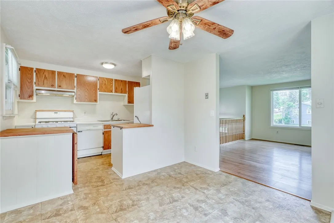 235 Vollmer Parkway, Henrietta, New York 14623, Henrietta, New York 14623, 4 Bedrooms Bedrooms, 7 Rooms Rooms,2 BathroomsBathrooms,Residential,Closed,235 Vollmer Parkway, Henrietta, New York 14623,R1614422