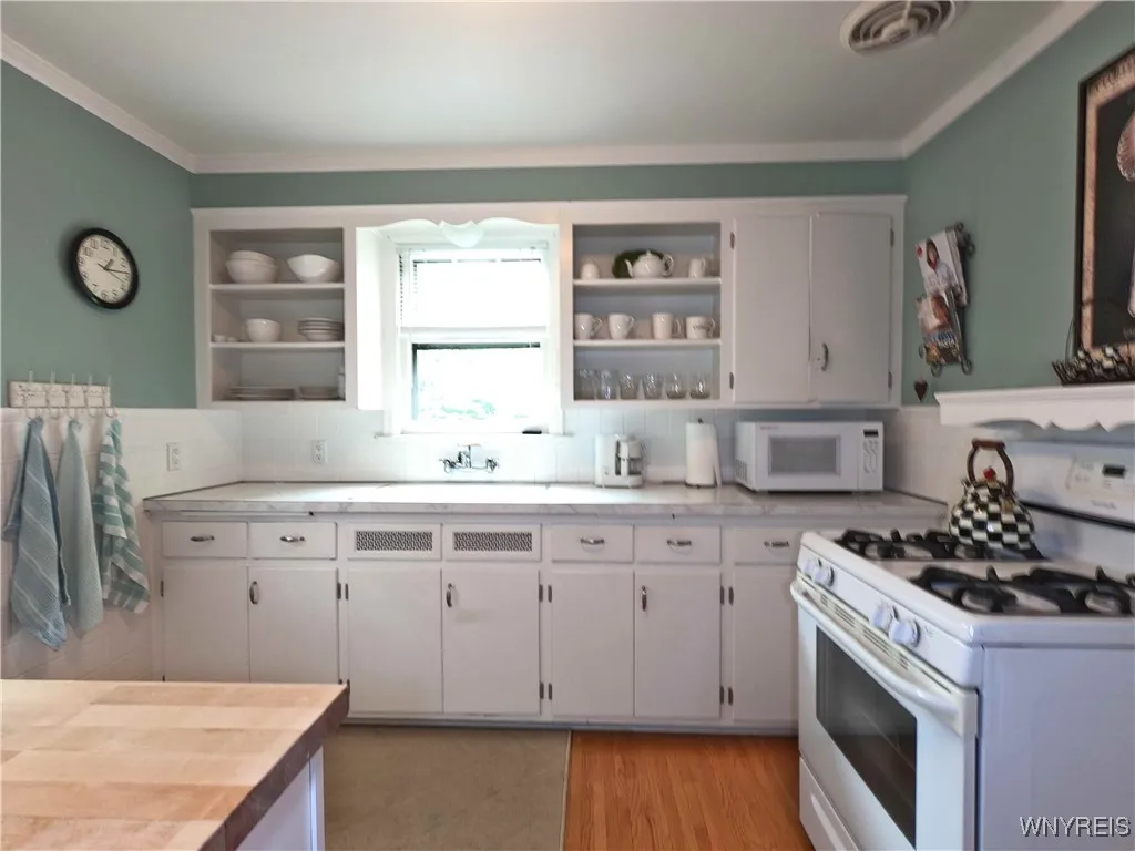 132 Southwood Drive, Tonawanda-town, New York 1422, Tonawanda, New York 14223, 3 Bedrooms Bedrooms, 6 Rooms Rooms,1 BathroomBathrooms,Residential,Closed,132 Southwood Drive, Tonawanda-town, New York 1422,B1613578
