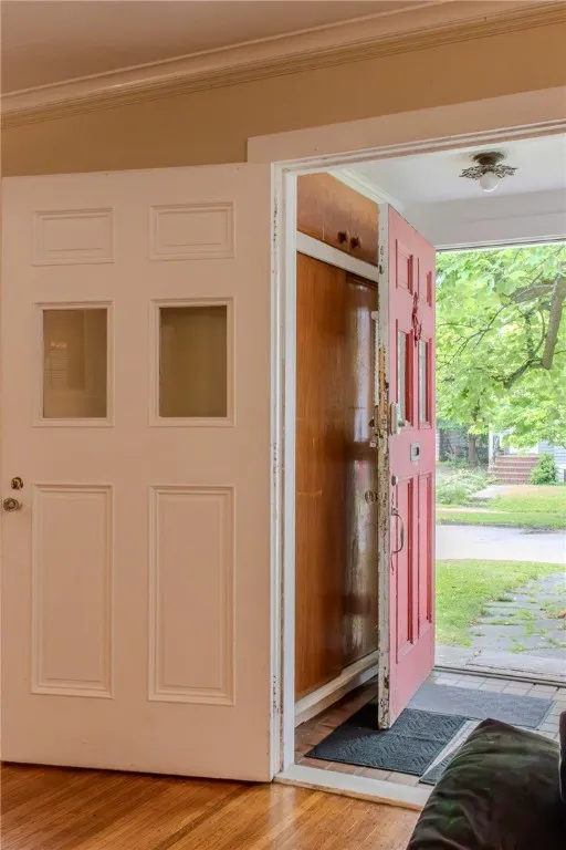 Front entry/foyer