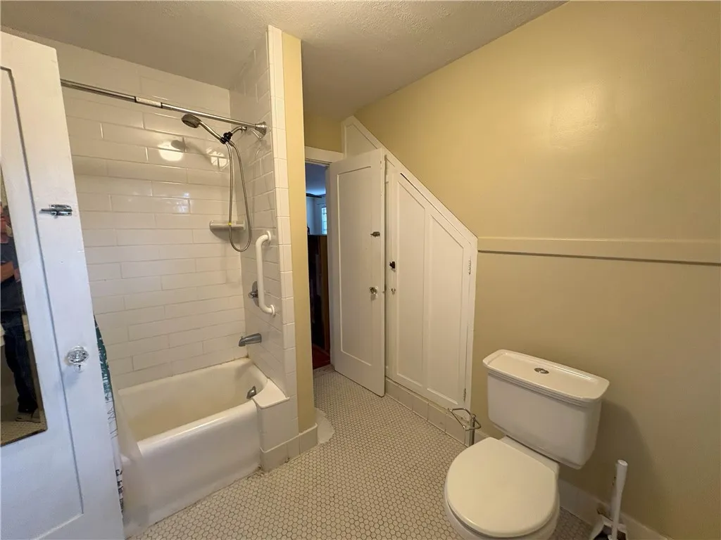 2nd floor bathroom