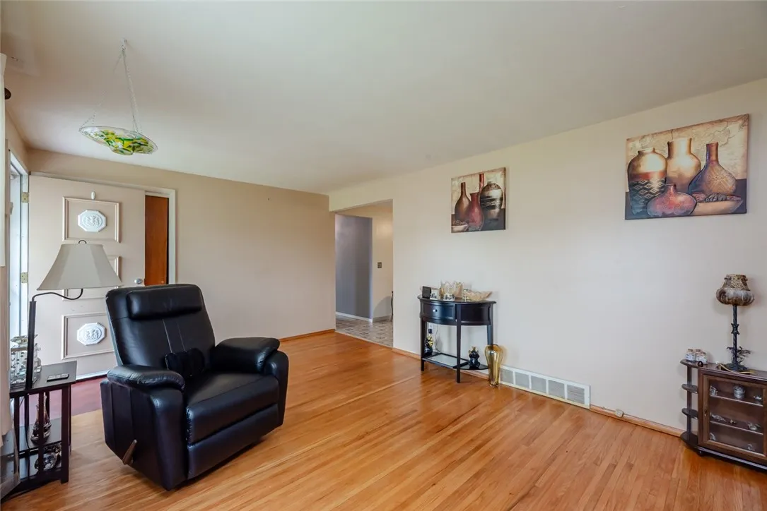 28 Drexel Drive, Gates, New York 14606, Gates, New York 14606, 3 Bedrooms Bedrooms, 8 Rooms Rooms,1 BathroomBathrooms,Residential,Closed,28 Drexel Drive, Gates, New York 14606,R1614004